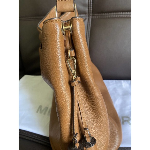 Michael kors brown Peppled leather tassel Shoulder Bag W/ Gold Hardware. - Picture 2 of 11
